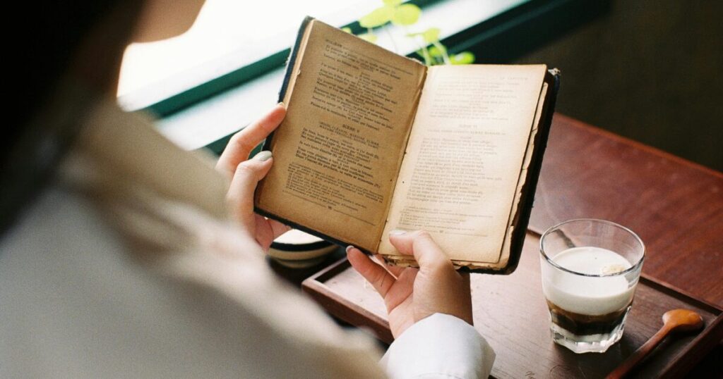 カフェで読書